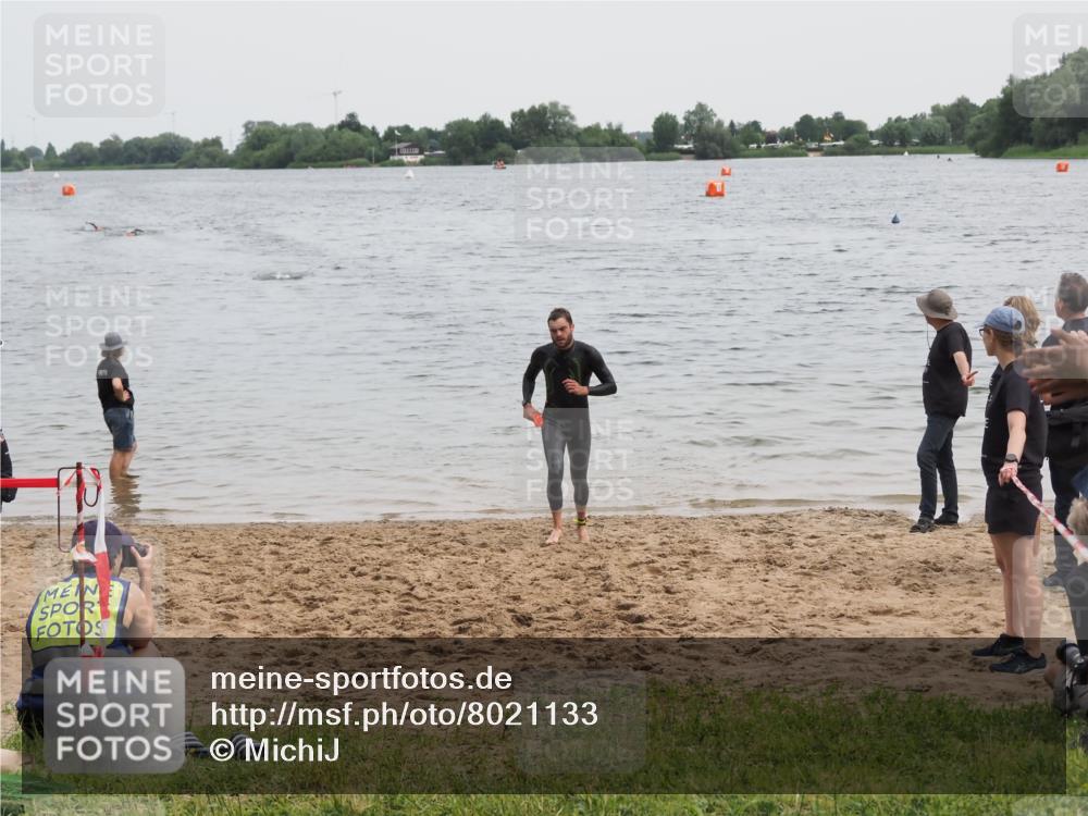 21.06.2025 - 27. Vierlanden-Triathlon MichiJ http://msf.ph/oto/8021133 15.06.2026 10:51:04 Schwimmen 775 meine-sportfotos.de