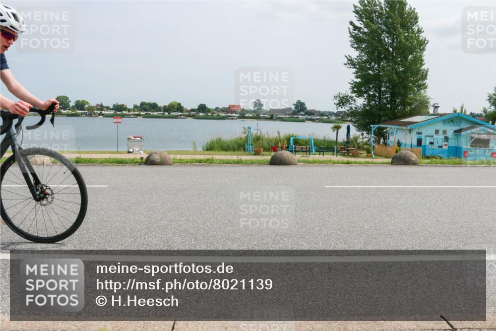 21.06.2025 - 27. Vierlanden-Triathlon H.Heesch http://msf.ph/oto/8021139 15.06.2025 12:04:39 Radfahren 237, 826 meine-sportfotos.de