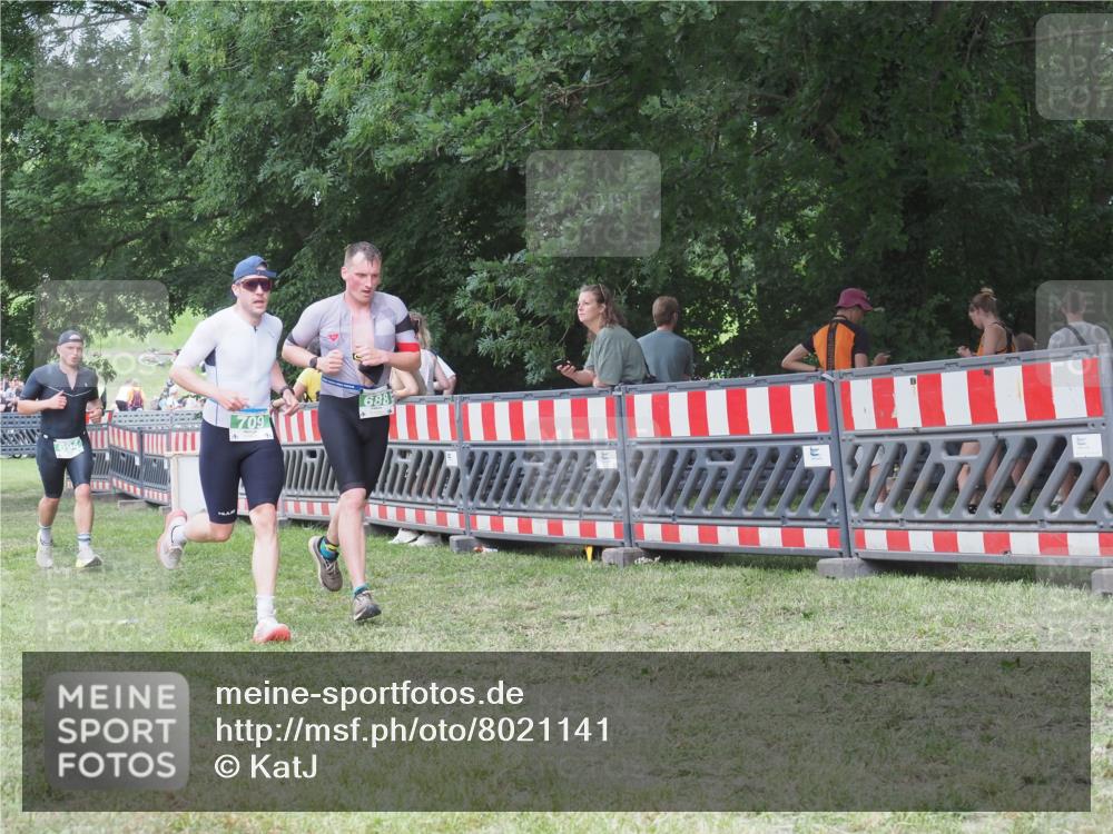 21.06.2025 - 27. Vierlanden-Triathlon KatJ http://msf.ph/oto/8021141 15.06.2025 13:20:28 Ziel 688, 694, 709 meine-sportfotos.de