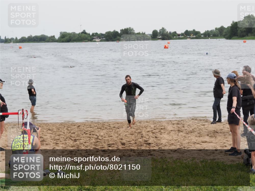 21.06.2025 - 27. Vierlanden-Triathlon MichiJ http://msf.ph/oto/8021150 15.06.2026 10:51:04 Schwimmen 775 meine-sportfotos.de