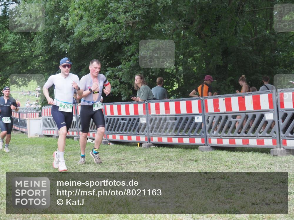 21.06.2025 - 27. Vierlanden-Triathlon KatJ http://msf.ph/oto/8021163 15.06.2025 13:20:28 Ziel 688, 694, 709 meine-sportfotos.de