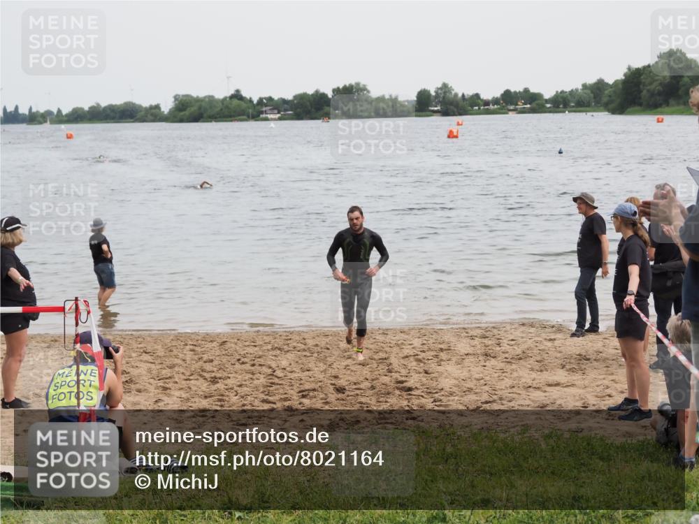 21.06.2025 - 27. Vierlanden-Triathlon MichiJ http://msf.ph/oto/8021164 15.06.2026 10:51:04 Schwimmen 775 meine-sportfotos.de