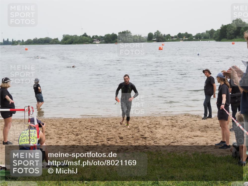 21.06.2025 - 27. Vierlanden-Triathlon MichiJ http://msf.ph/oto/8021169 15.06.2026 10:51:04 Schwimmen 775 meine-sportfotos.de
