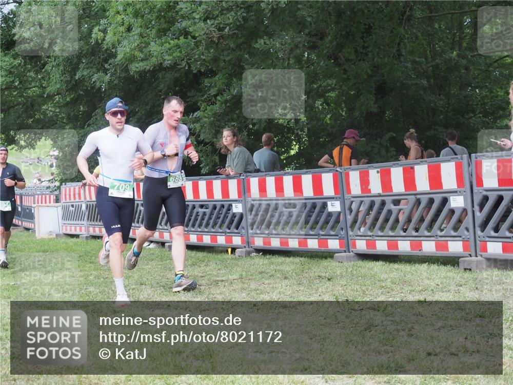 21.06.2025 - 27. Vierlanden-Triathlon KatJ http://msf.ph/oto/8021172 15.06.2025 13:20:28 Ziel 688, 694, 709 meine-sportfotos.de
