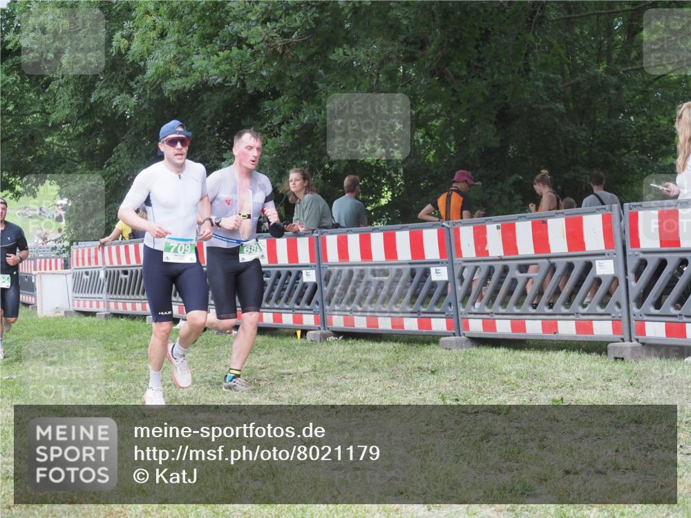21.06.2025 - 27. Vierlanden-Triathlon KatJ http://msf.ph/oto/8021179 15.06.2025 13:20:29 Ziel 688, 694, 709 meine-sportfotos.de