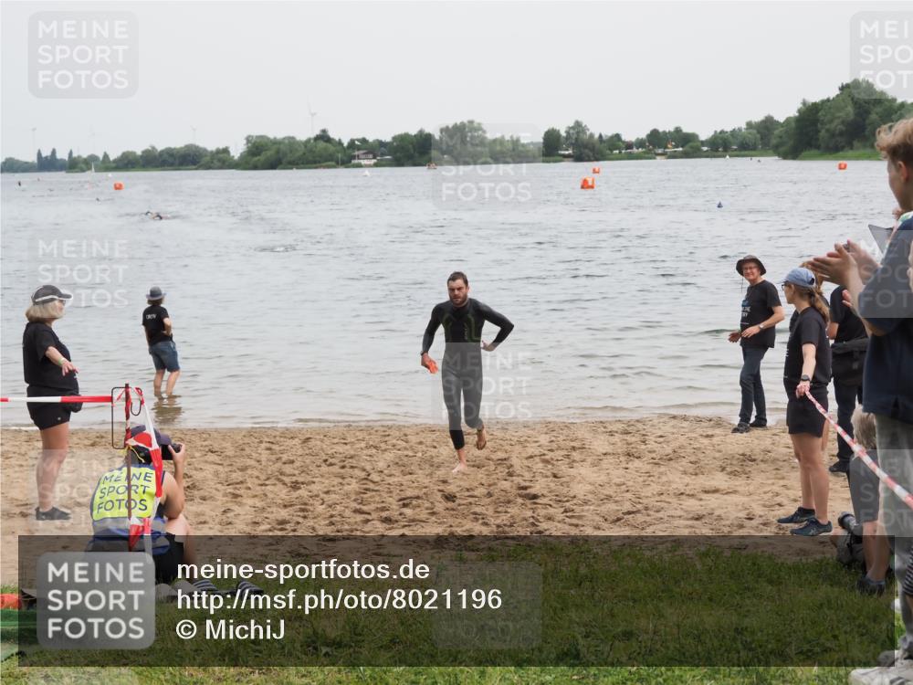 21.06.2025 - 27. Vierlanden-Triathlon MichiJ http://msf.ph/oto/8021196 15.06.2026 10:51:05 Schwimmen 775 meine-sportfotos.de