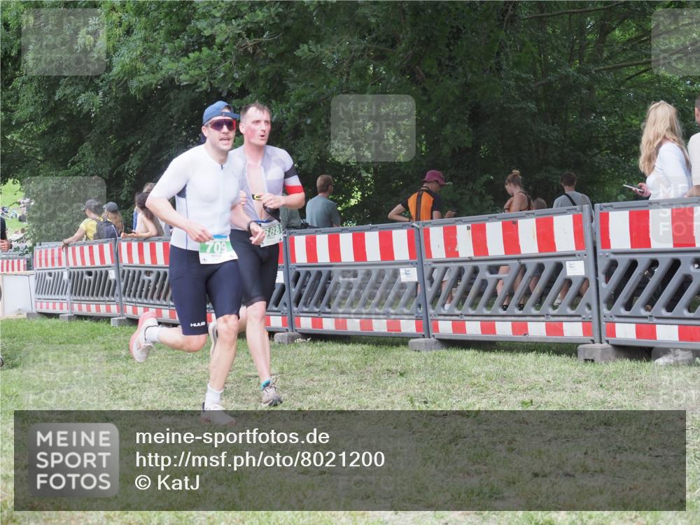 21.06.2025 - 27. Vierlanden-Triathlon KatJ http://msf.ph/oto/8021200 15.06.2025 13:20:29 Ziel 688, 694, 709 meine-sportfotos.de
