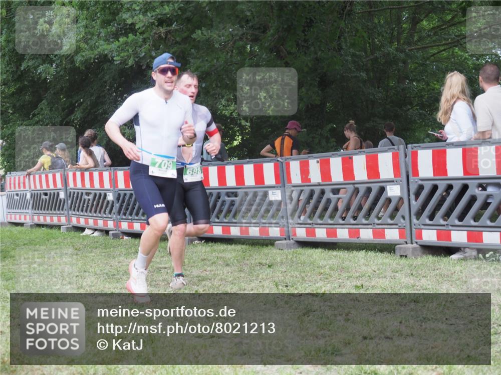 21.06.2025 - 27. Vierlanden-Triathlon KatJ http://msf.ph/oto/8021213 15.06.2025 13:20:29 Ziel 688, 694, 709 meine-sportfotos.de