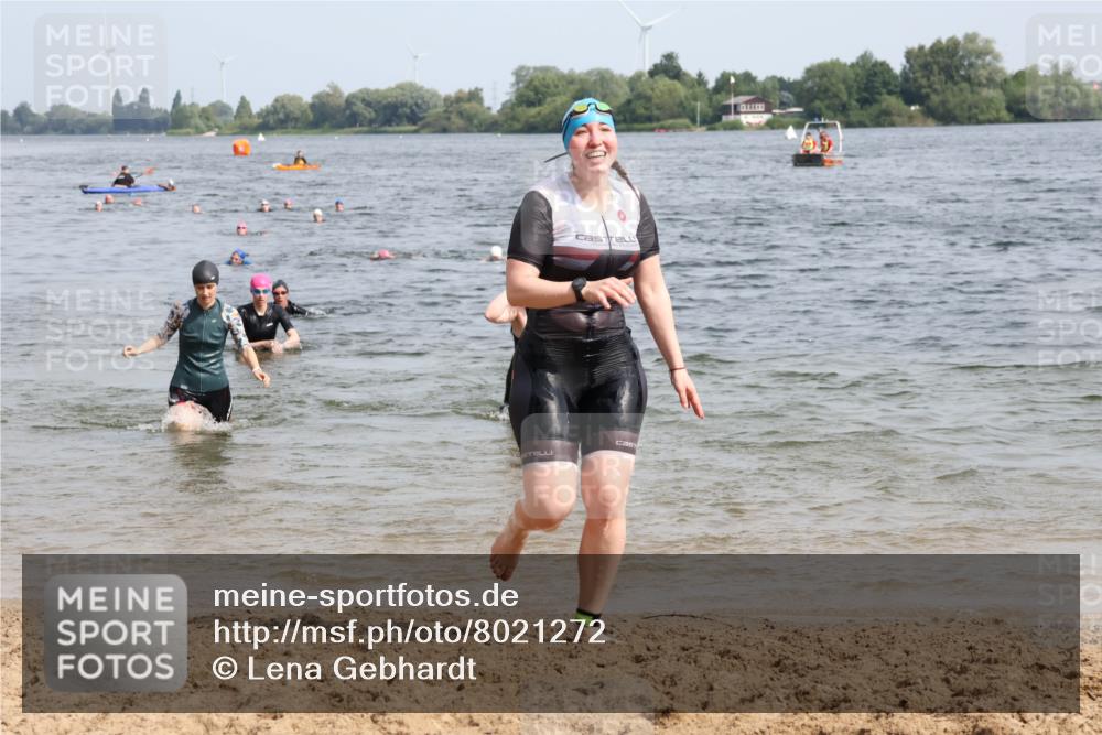 15.06.2025 - 27. Vierlanden-Triathlon Lena Gebhardt http://msf.ph/oto/8021272 15.06.2025 10:18:24 Schwimmen 495, 533, 535, 568, 586, 621, 628 meine-sportfotos.de