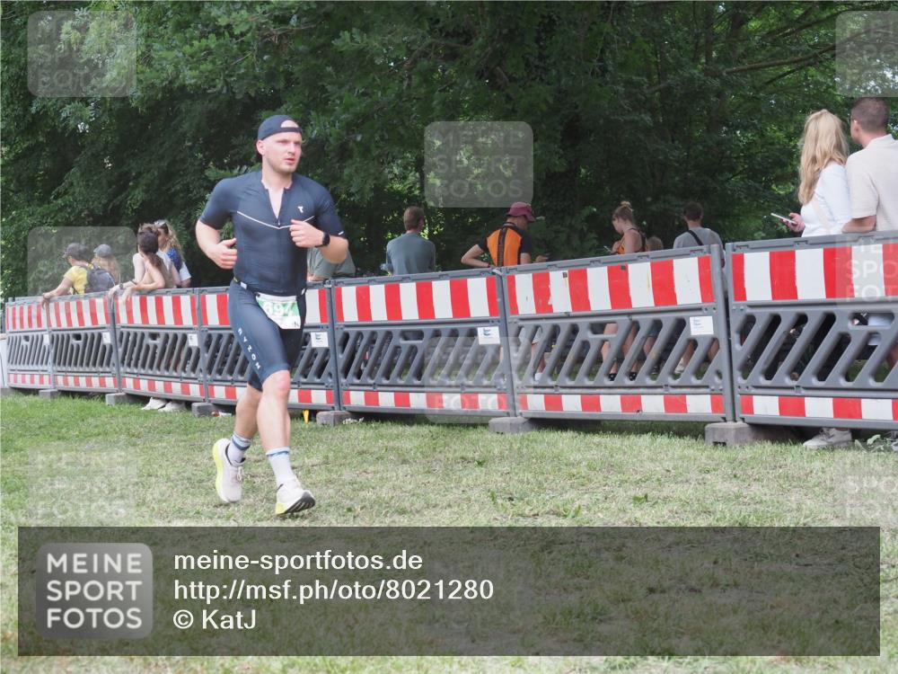 21.06.2025 - 27. Vierlanden-Triathlon KatJ http://msf.ph/oto/8021280 15.06.2025 13:20:31 Ziel 688, 694, 709 meine-sportfotos.de