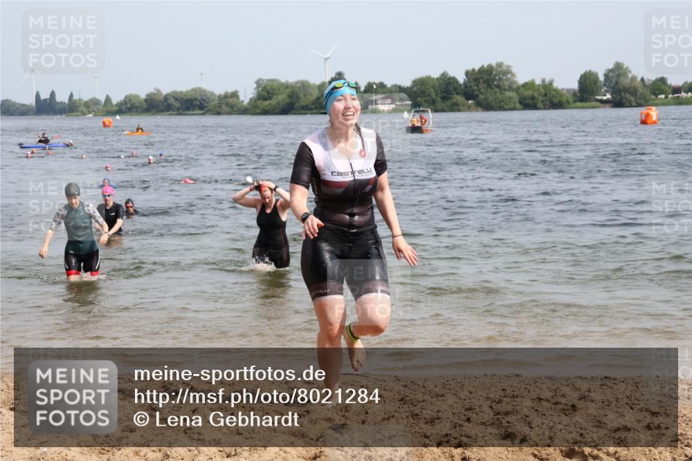 15.06.2025 - 27. Vierlanden-Triathlon Lena Gebhardt http://msf.ph/oto/8021284 15.06.2025 10:18:24 Schwimmen 495, 533, 535, 568, 586, 621, 628 meine-sportfotos.de
