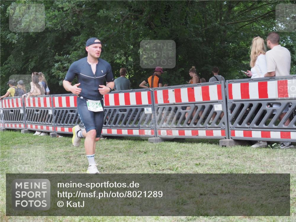 21.06.2025 - 27. Vierlanden-Triathlon KatJ http://msf.ph/oto/8021289 15.06.2025 13:20:31 Ziel 688, 694, 709 meine-sportfotos.de
