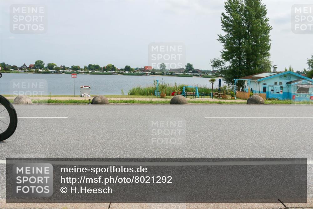 21.06.2025 - 27. Vierlanden-Triathlon H.Heesch http://msf.ph/oto/8021292 15.06.2025 12:04:51 Radfahren 252 meine-sportfotos.de