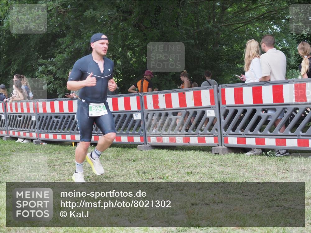 21.06.2025 - 27. Vierlanden-Triathlon KatJ http://msf.ph/oto/8021302 15.06.2025 13:20:31 Ziel 688, 694, 709 meine-sportfotos.de