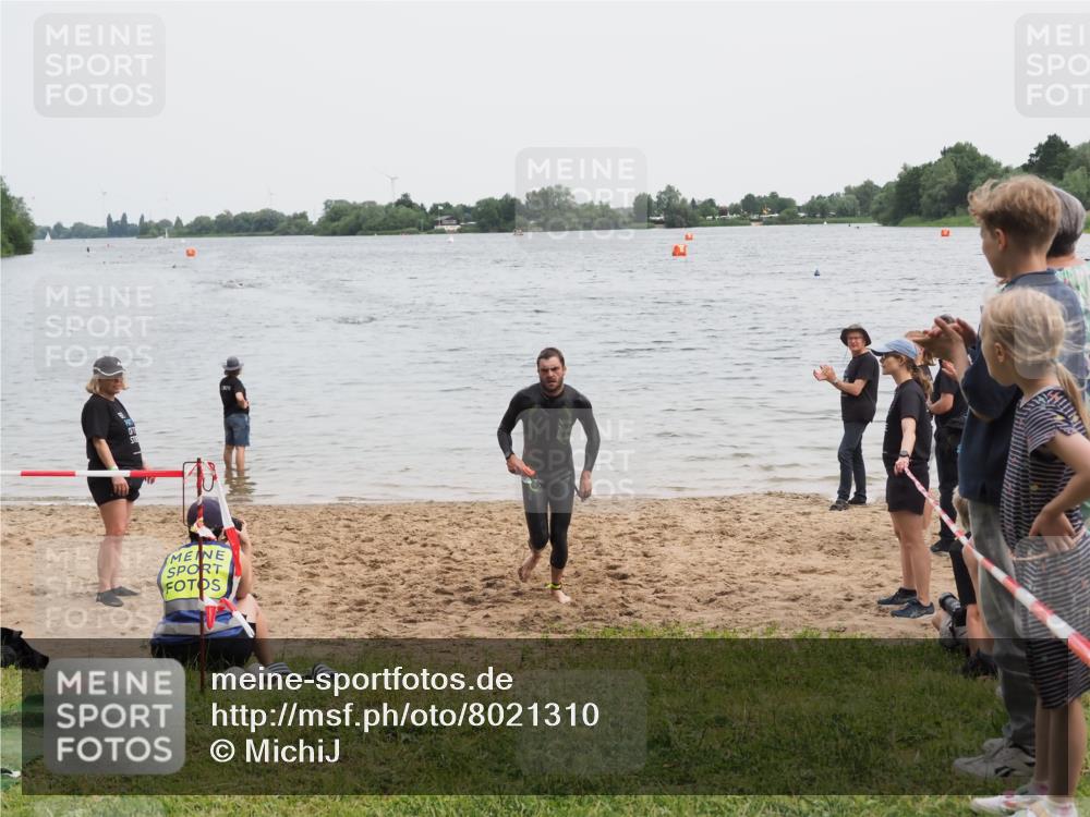 21.06.2025 - 27. Vierlanden-Triathlon MichiJ http://msf.ph/oto/8021310 15.06.2026 10:51:06 Schwimmen 775 meine-sportfotos.de