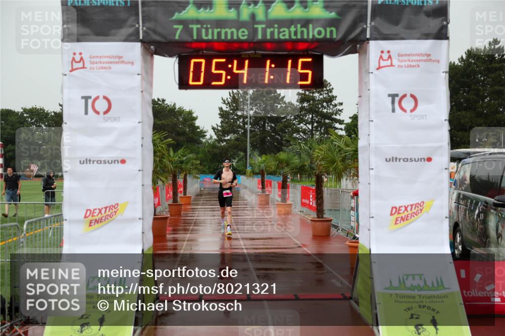 15.06.2025 - 7 Türme Triathlon Michael Strokosch http://msf.ph/oto/8021321 15.06.2025 15:41:14 Ziel 303 meine-sportfotos.de