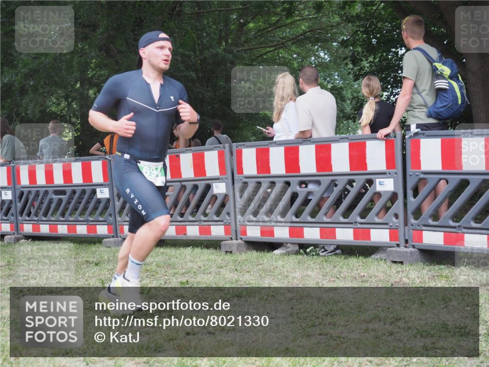 21.06.2025 - 27. Vierlanden-Triathlon KatJ http://msf.ph/oto/8021330 15.06.2025 13:20:31 Ziel 688, 694, 709 meine-sportfotos.de