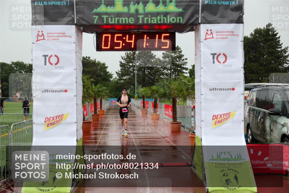 15.06.2025 - 7 Türme Triathlon Michael Strokosch http://msf.ph/oto/8021334 15.06.2025 15:41:15 Ziel 303 meine-sportfotos.de