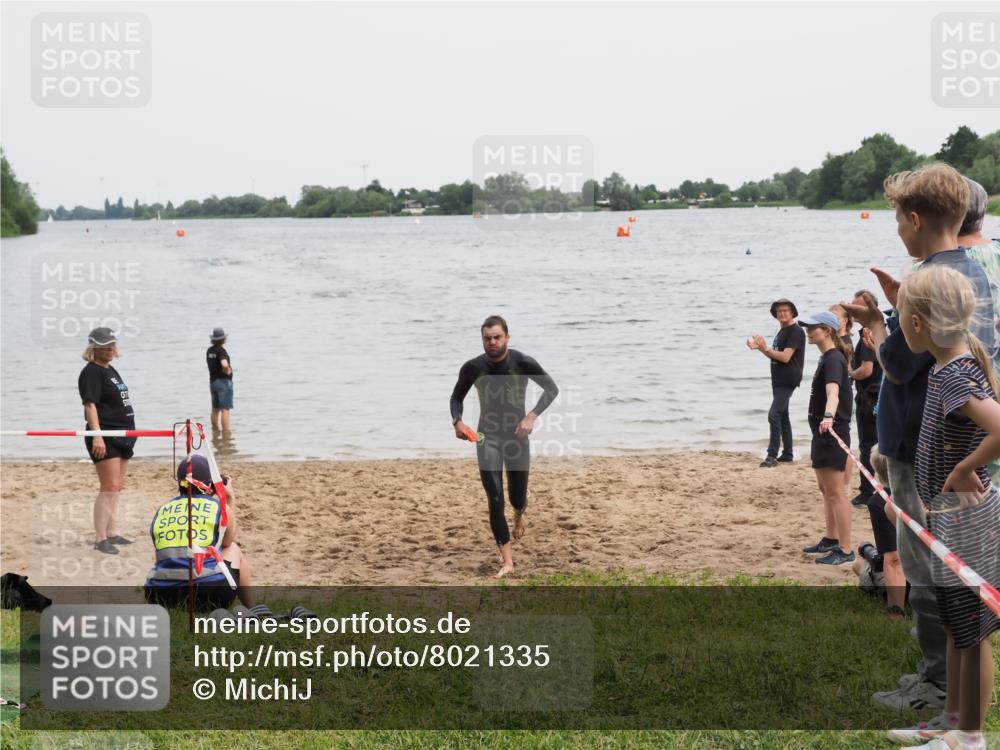 21.06.2025 - 27. Vierlanden-Triathlon MichiJ http://msf.ph/oto/8021335 15.06.2026 10:51:06 Schwimmen 775 meine-sportfotos.de
