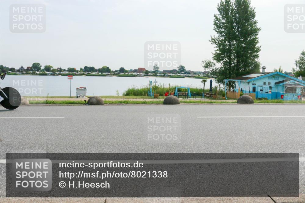 15.06.2025 - 27. Vierlanden-Triathlon H.Heesch http://msf.ph/oto/8021338 15.06.2025 09:51:51 Radfahren 69, 85, 120, 176 meine-sportfotos.de