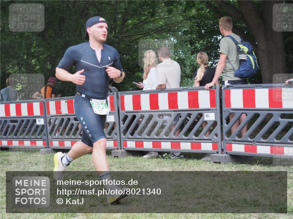 21.06.2025 - 27. Vierlanden-Triathlon KatJ http://msf.ph/oto/8021340 15.06.2025 13:20:31 Ziel 688, 694, 709 meine-sportfotos.de