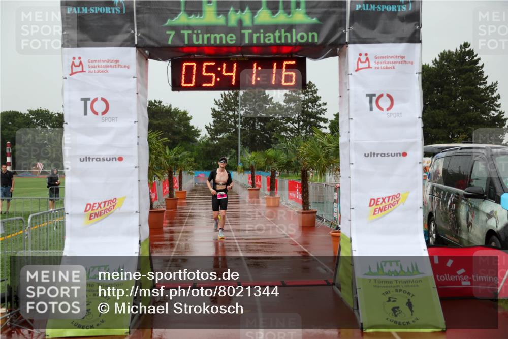 15.06.2025 - 7 Türme Triathlon Michael Strokosch http://msf.ph/oto/8021344 15.06.2025 15:41:15 Ziel 303 meine-sportfotos.de