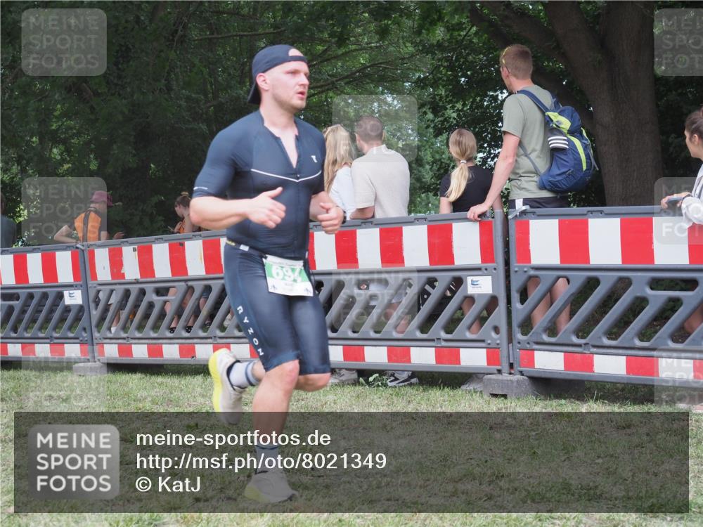 21.06.2025 - 27. Vierlanden-Triathlon KatJ http://msf.ph/oto/8021349 15.06.2025 13:20:31 Ziel 688, 694, 709 meine-sportfotos.de