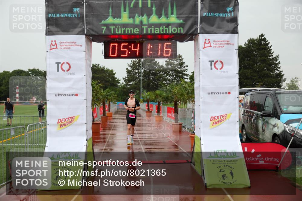 15.06.2025 - 7 Türme Triathlon Michael Strokosch http://msf.ph/oto/8021365 15.06.2025 15:41:16 Ziel 303 meine-sportfotos.de