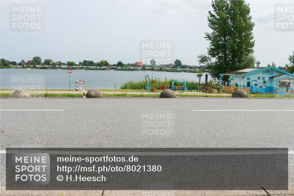 21.06.2025 - 27. Vierlanden-Triathlon H.Heesch http://msf.ph/oto/8021380 15.06.2025 12:04:54 Radfahren 252, 699 meine-sportfotos.de