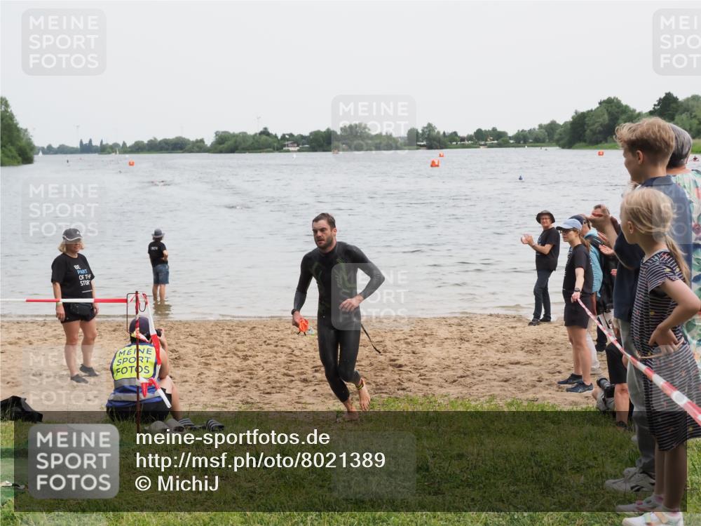 21.06.2025 - 27. Vierlanden-Triathlon MichiJ http://msf.ph/oto/8021389 15.06.2026 10:51:07 Schwimmen 775 meine-sportfotos.de