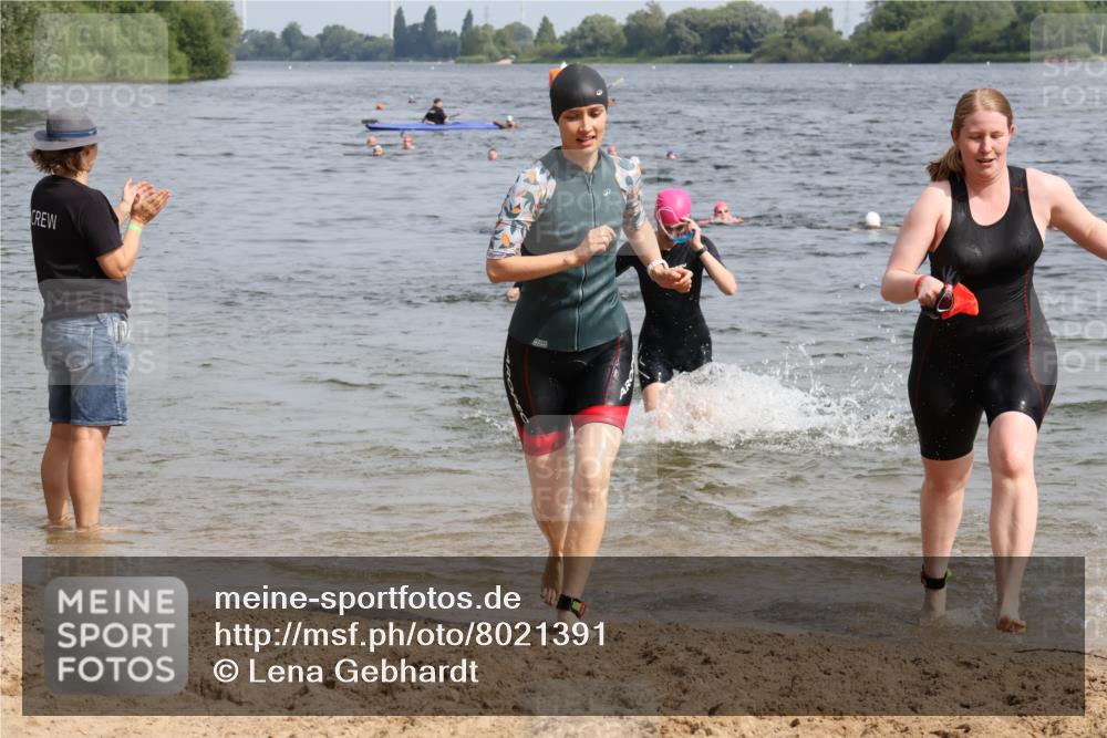15.06.2025 - 27. Vierlanden-Triathlon Lena Gebhardt http://msf.ph/oto/8021391 15.06.2025 10:18:29 Schwimmen 495, 533, 535, 621, 628 meine-sportfotos.de