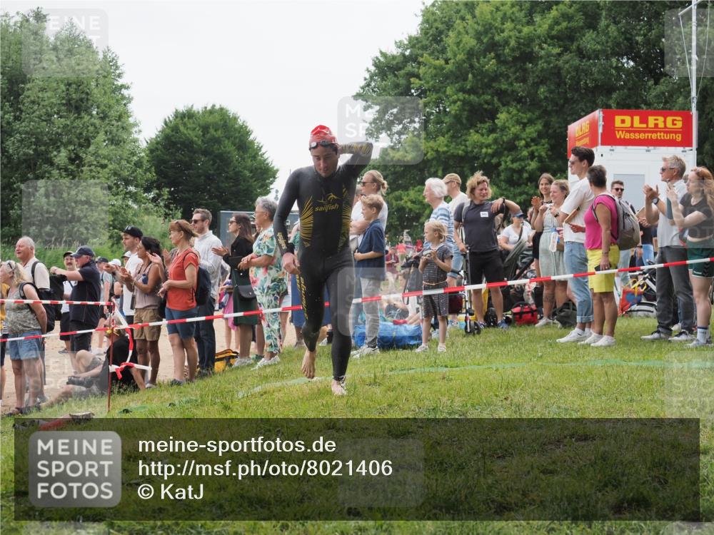 15.06.2025 - 27. Vierlanden-Triathlon KatJ http://msf.ph/oto/8021406 15.06.2025 10:52:21 Schwimmen 652, 693, 759 meine-sportfotos.de