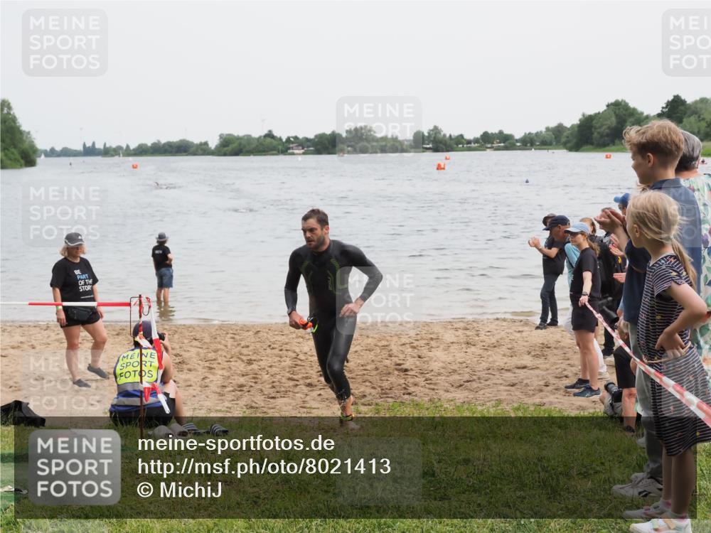 21.06.2025 - 27. Vierlanden-Triathlon MichiJ http://msf.ph/oto/8021413 15.06.2026 10:51:07 Schwimmen 775 meine-sportfotos.de