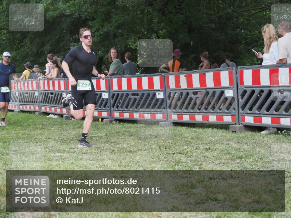 21.06.2025 - 27. Vierlanden-Triathlon KatJ http://msf.ph/oto/8021415 15.06.2025 13:20:43 Ziel 647, 649, 697 meine-sportfotos.de
