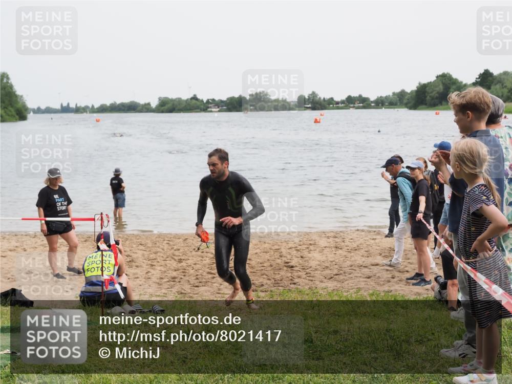 21.06.2025 - 27. Vierlanden-Triathlon MichiJ http://msf.ph/oto/8021417 15.06.2026 10:51:07 Schwimmen 775 meine-sportfotos.de