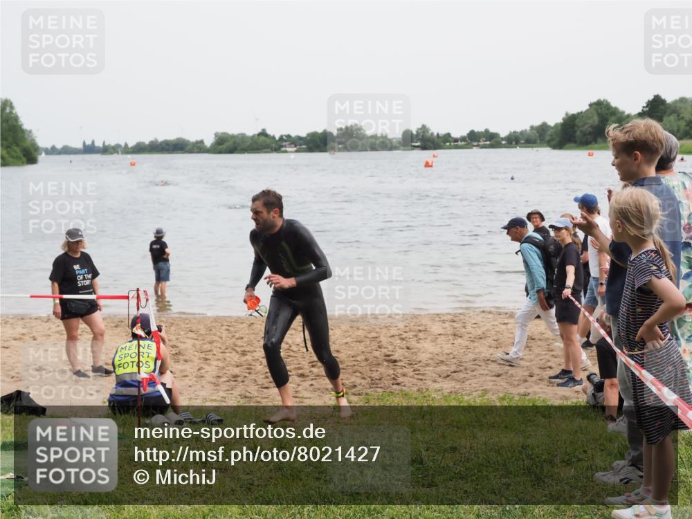 21.06.2025 - 27. Vierlanden-Triathlon MichiJ http://msf.ph/oto/8021427 15.06.2026 10:51:07 Schwimmen 775 meine-sportfotos.de