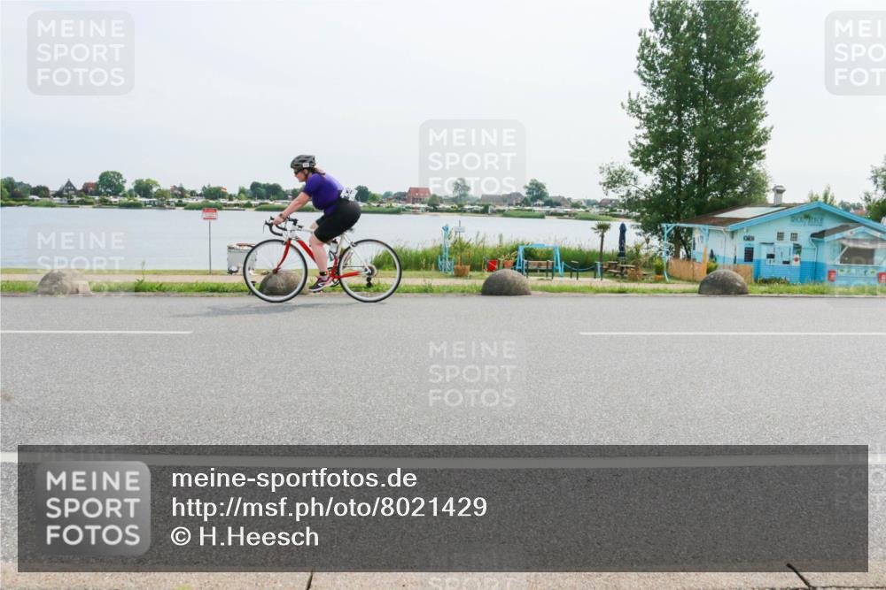 15.06.2025 - 27. Vierlanden-Triathlon H.Heesch http://msf.ph/oto/8021429 15.06.2025 10:27:24 Radfahren 176, 206, 549, 594 meine-sportfotos.de