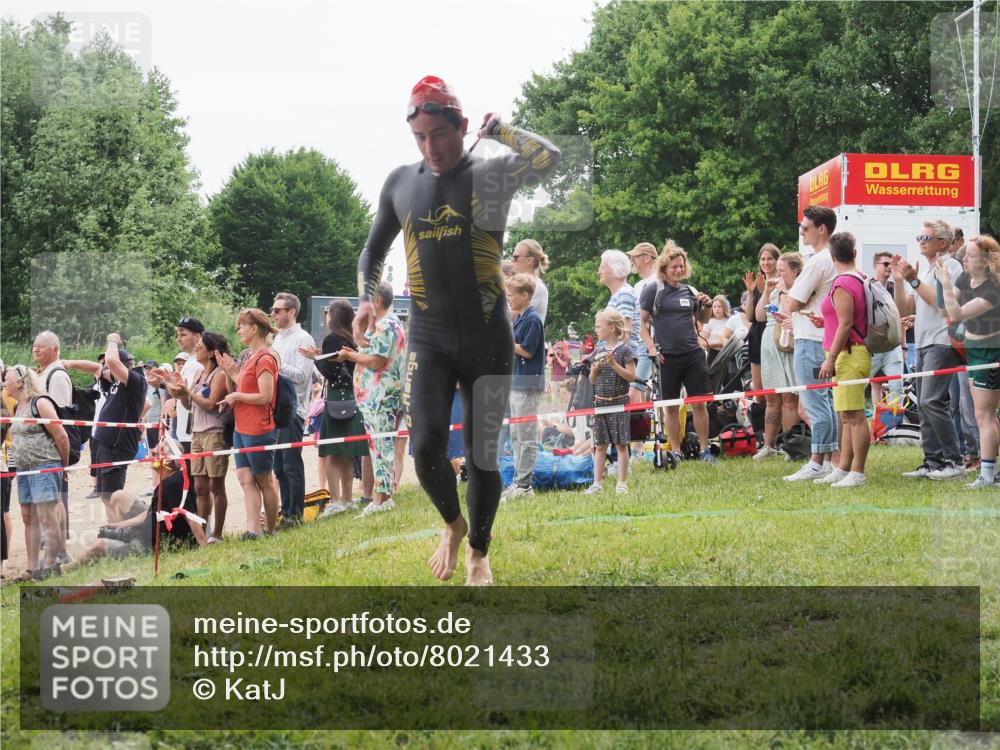 15.06.2025 - 27. Vierlanden-Triathlon KatJ http://msf.ph/oto/8021433 15.06.2025 10:52:22 Schwimmen 652, 693, 759 meine-sportfotos.de