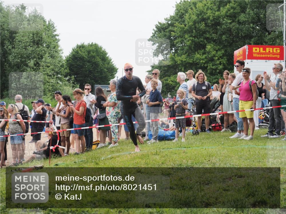 15.06.2025 - 27. Vierlanden-Triathlon KatJ http://msf.ph/oto/8021451 15.06.2025 10:52:24 Schwimmen 652, 682, 693, 759 meine-sportfotos.de
