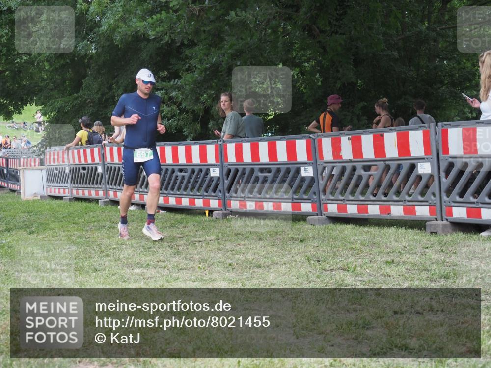 21.06.2025 - 27. Vierlanden-Triathlon KatJ http://msf.ph/oto/8021455 15.06.2025 13:20:44 Ziel 236, 647, 649, 697 meine-sportfotos.de