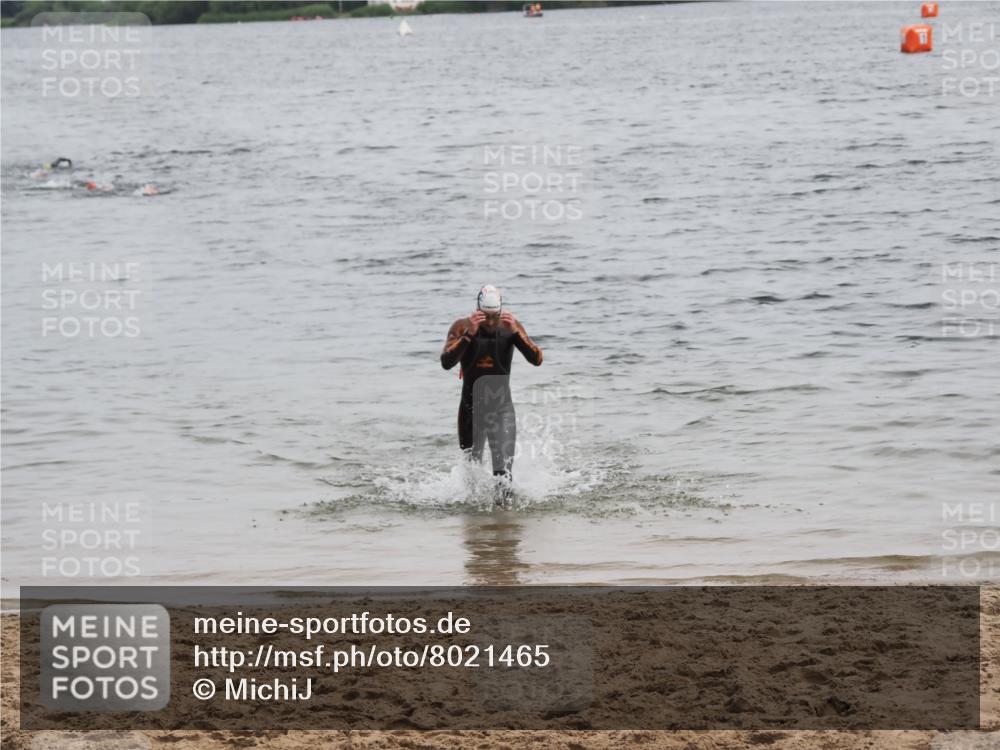 21.06.2025 - 27. Vierlanden-Triathlon MichiJ http://msf.ph/oto/8021465 15.06.2026 10:51:34 Schwimmen 676 meine-sportfotos.de