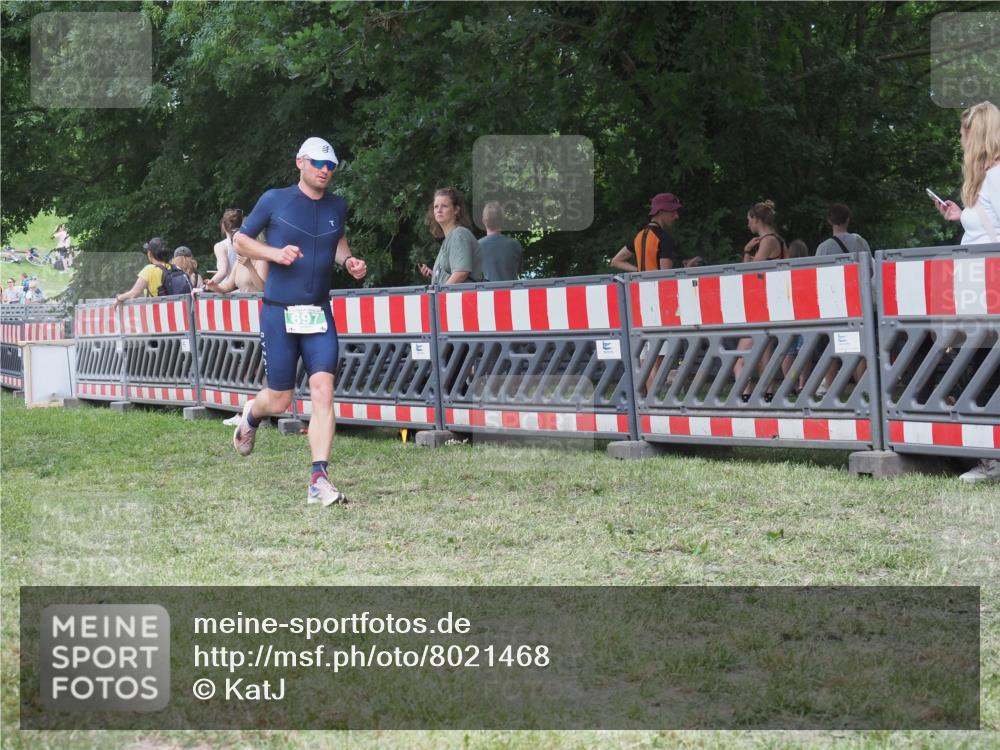 21.06.2025 - 27. Vierlanden-Triathlon KatJ http://msf.ph/oto/8021468 15.06.2025 13:20:44 Ziel 236, 647, 649, 697 meine-sportfotos.de
