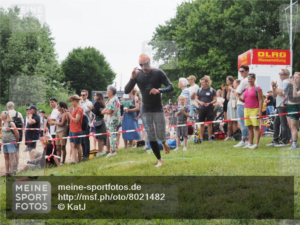 15.06.2025 - 27. Vierlanden-Triathlon KatJ http://msf.ph/oto/8021482 15.06.2025 10:52:25 Schwimmen 652, 682, 759 meine-sportfotos.de