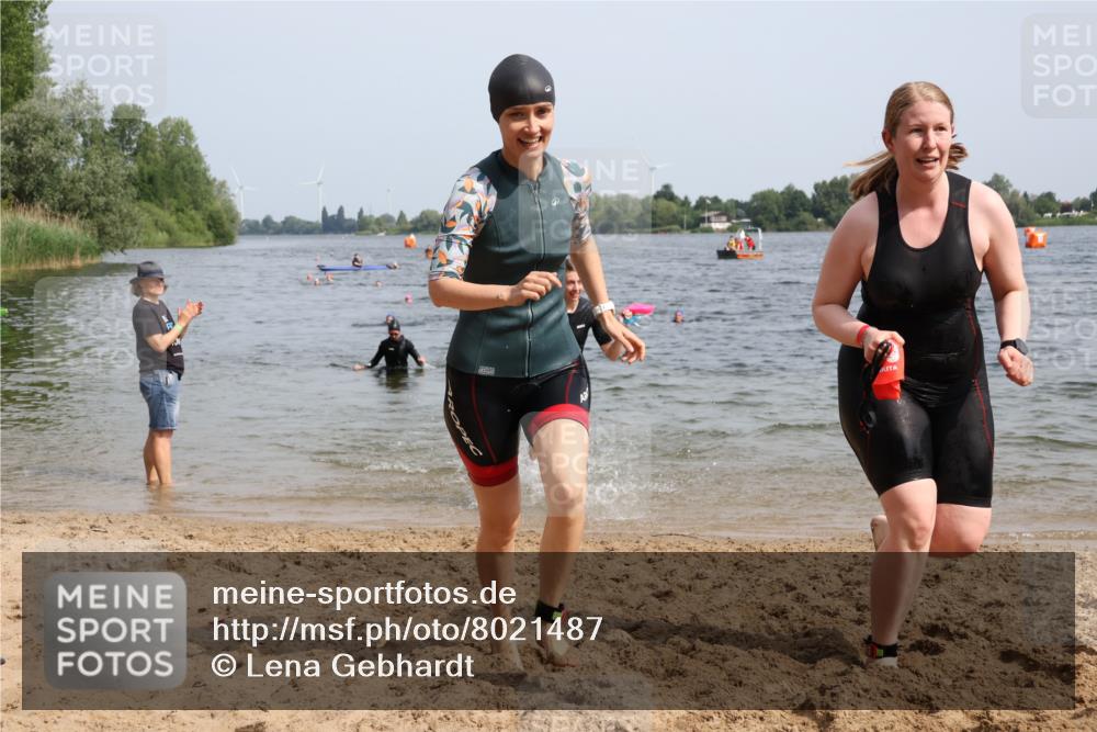 15.06.2025 - 27. Vierlanden-Triathlon Lena Gebhardt http://msf.ph/oto/8021487 15.06.2025 10:18:31 Schwimmen 495, 533, 535, 621, 628 meine-sportfotos.de