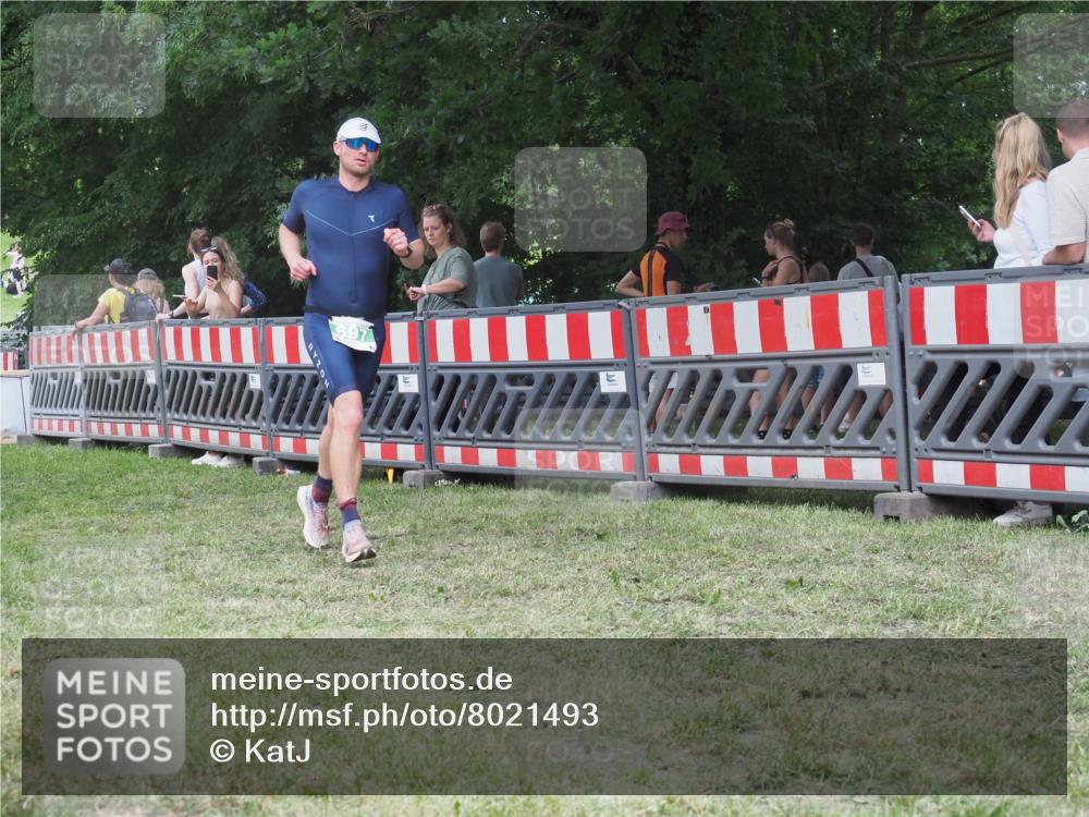 21.06.2025 - 27. Vierlanden-Triathlon KatJ http://msf.ph/oto/8021493 15.06.2025 13:20:44 Ziel 236, 647, 649, 697 meine-sportfotos.de