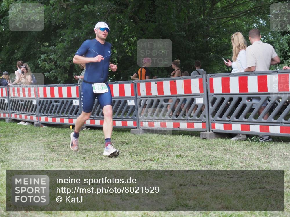 21.06.2025 - 27. Vierlanden-Triathlon KatJ http://msf.ph/oto/8021529 15.06.2025 13:20:45 Ziel 236, 647, 649, 697 meine-sportfotos.de