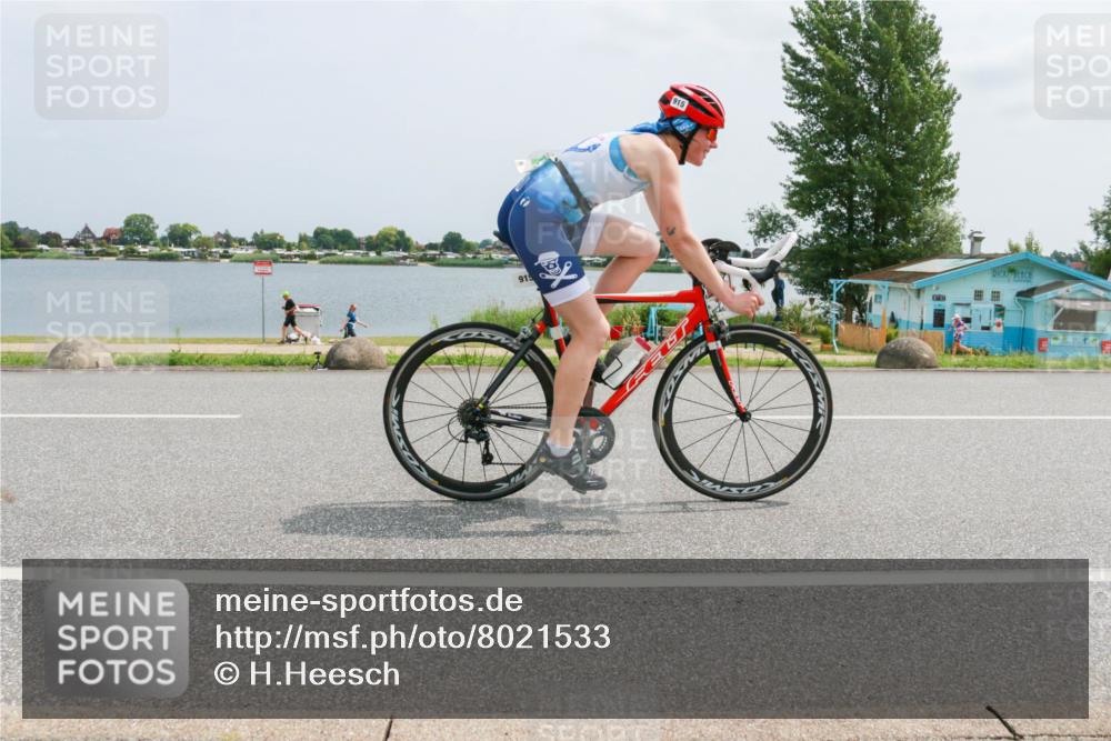 21.06.2025 - 27. Vierlanden-Triathlon H.Heesch http://msf.ph/oto/8021533 15.06.2025 12:05:05 Radfahren 915 meine-sportfotos.de