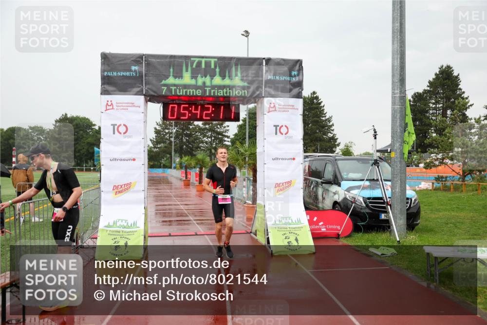 15.06.2025 - 7 Türme Triathlon Michael Strokosch http://msf.ph/oto/8021544 15.06.2025 15:42:11 Ziel 208 meine-sportfotos.de