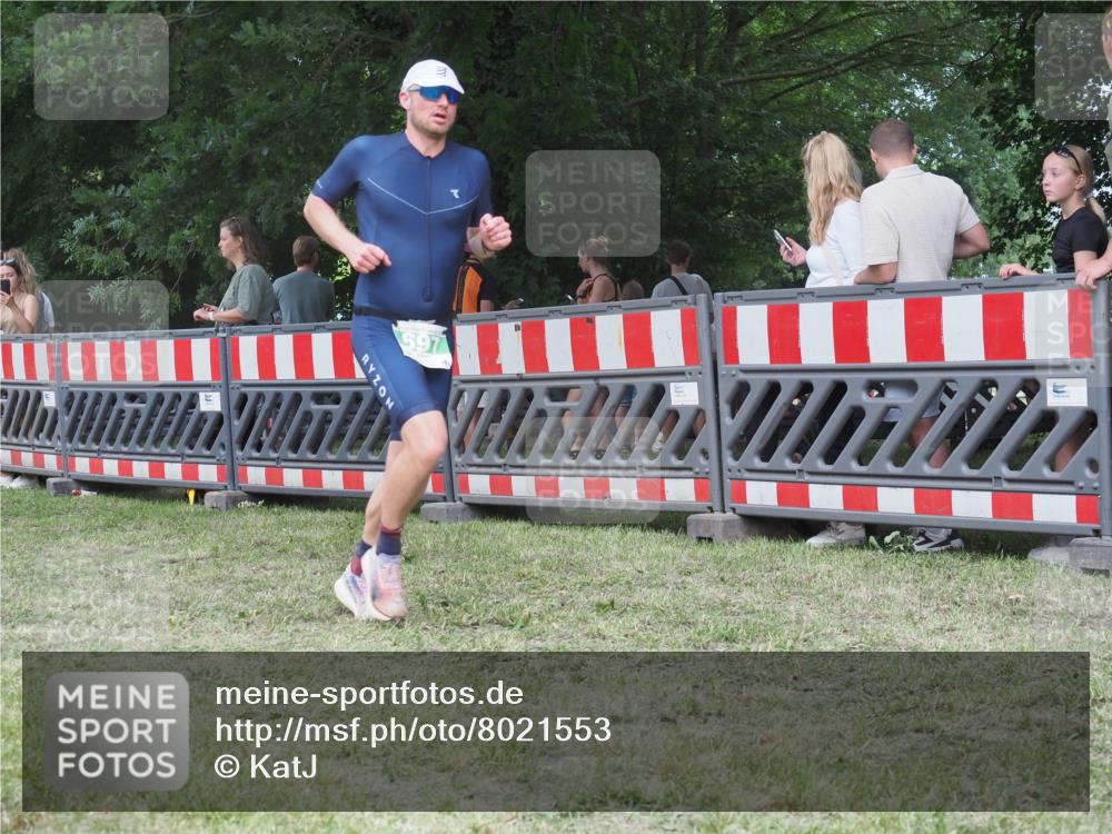 21.06.2025 - 27. Vierlanden-Triathlon KatJ http://msf.ph/oto/8021553 15.06.2025 13:20:45 Ziel 236, 647, 649, 697 meine-sportfotos.de
