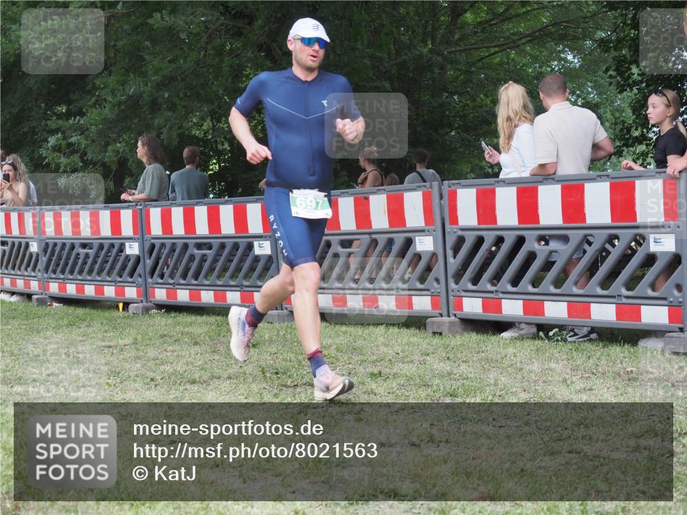 21.06.2025 - 27. Vierlanden-Triathlon KatJ http://msf.ph/oto/8021563 15.06.2025 13:20:45 Ziel 236, 647, 649, 697 meine-sportfotos.de